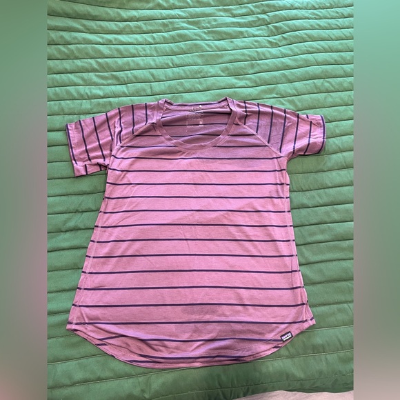 Patagonia Tops - ⚪️Patagonia Women's Rashguard in purple Stripes